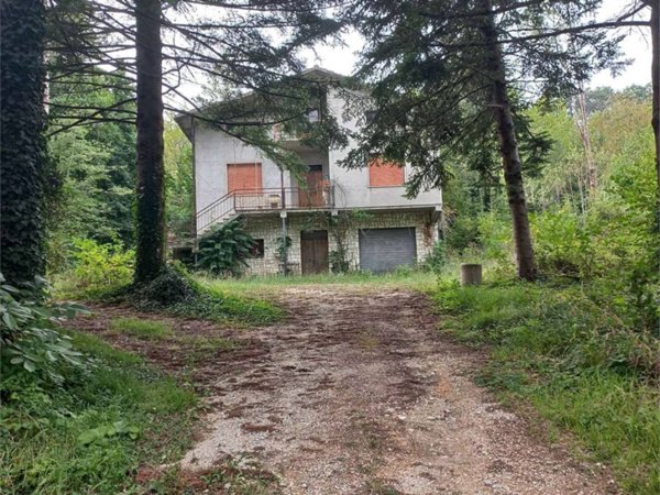 casa indipendente in vendita a San Severino Marche in zona Marciano