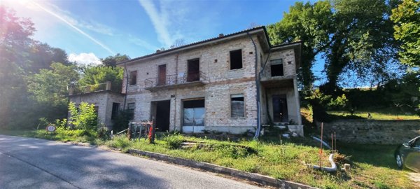 casa indipendente in vendita a San Severino Marche in zona Corsciano