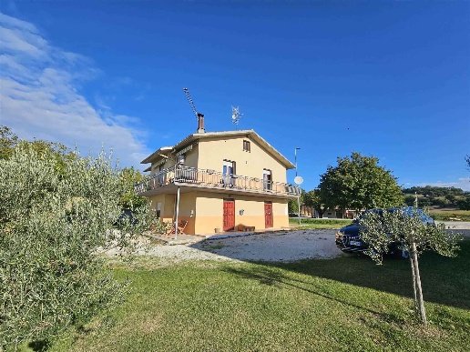 casa indipendente in vendita a San Severino Marche in zona Serralta