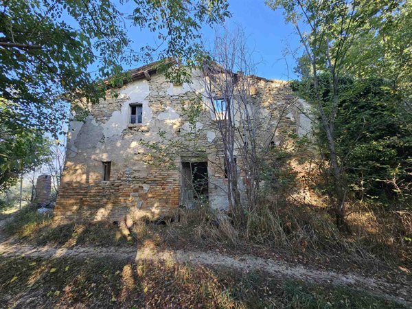 casa indipendente in vendita a San Severino Marche