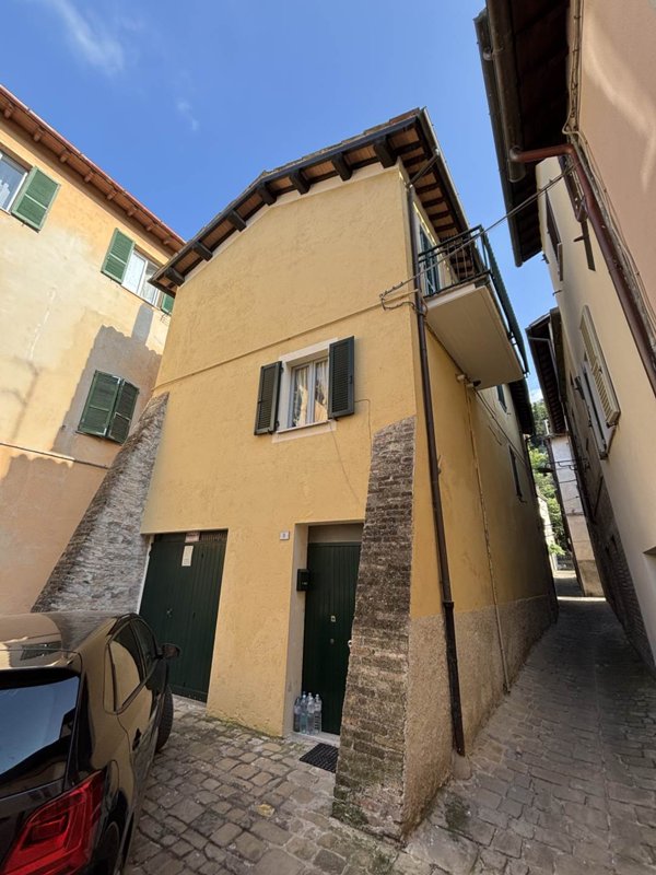casa semindipendente in vendita a San Severino Marche