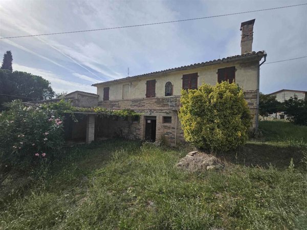 casa indipendente in vendita a San Severino Marche in zona Gaglianvecchio