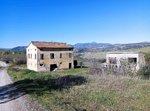 casa indipendente in vendita a San Severino Marche