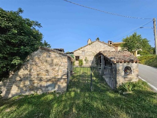 casa indipendente in vendita a San Severino Marche in zona Biagi