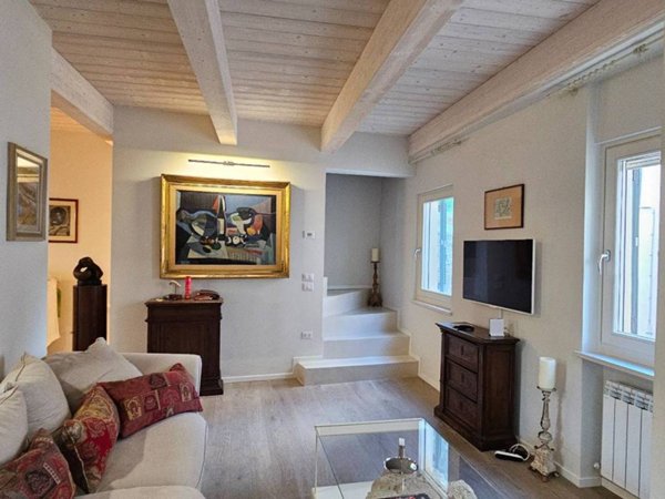 casa indipendente in vendita a San Severino Marche