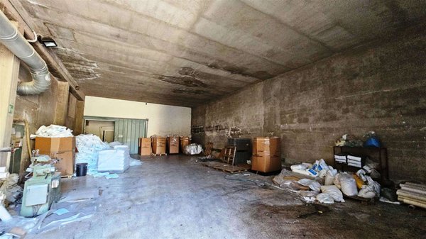 locale di sgombero in vendita a San Severino Marche