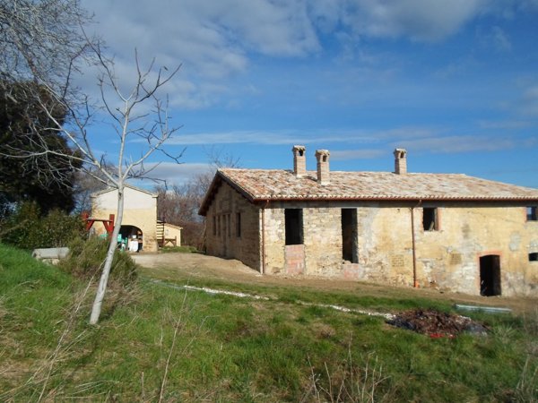 casa indipendente in vendita a San Severino Marche