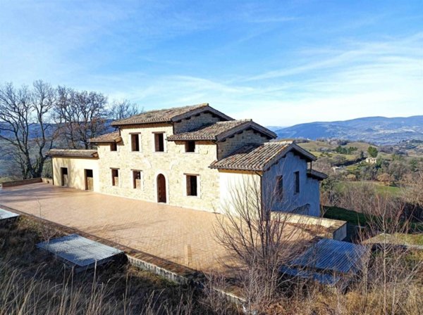 casa indipendente in vendita a San Severino Marche