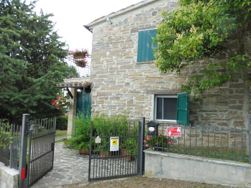 casa indipendente in vendita a San Severino Marche
