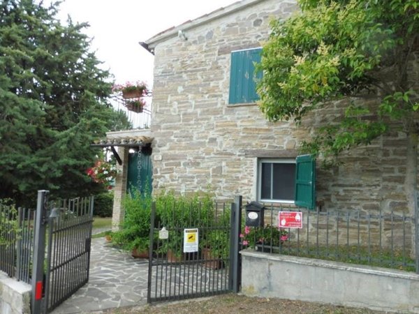 casa indipendente in vendita a San Severino Marche in zona Serralta