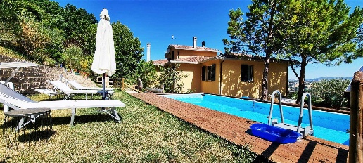 casa indipendente in vendita a San Severino Marche