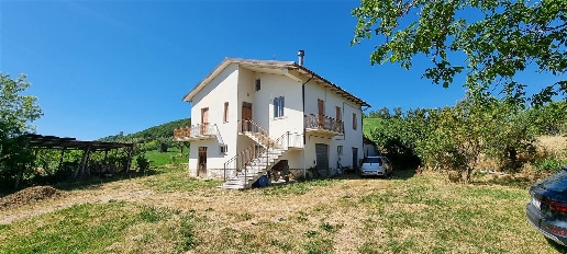 casa indipendente in vendita a San Severino Marche