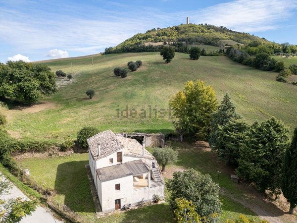 casale in vendita a San Severino Marche in zona Pitino