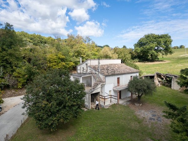 casale in vendita a San Severino Marche in zona Pitino