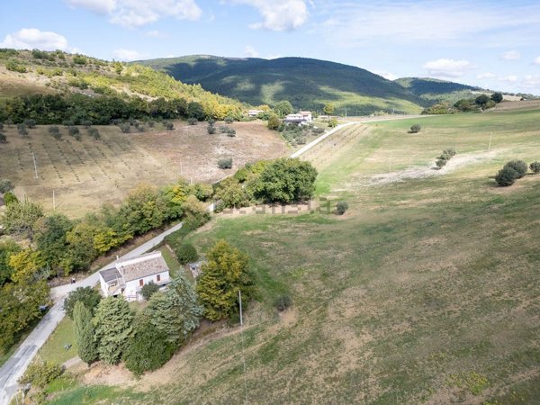 casale in vendita a San Severino Marche in zona Pitino