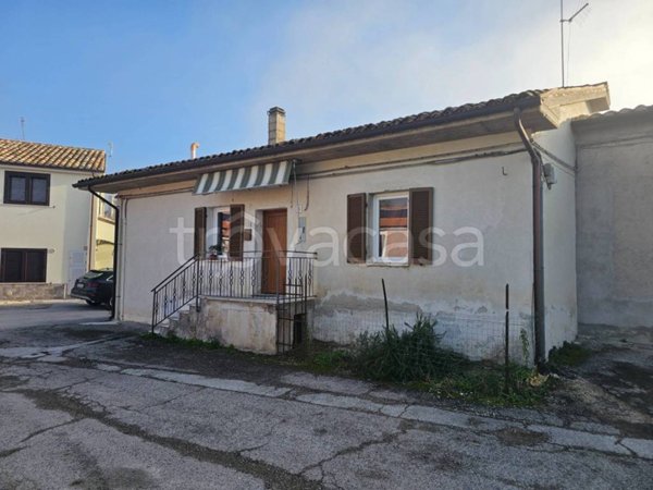 casa indipendente in vendita a San Severino Marche in zona Parolito