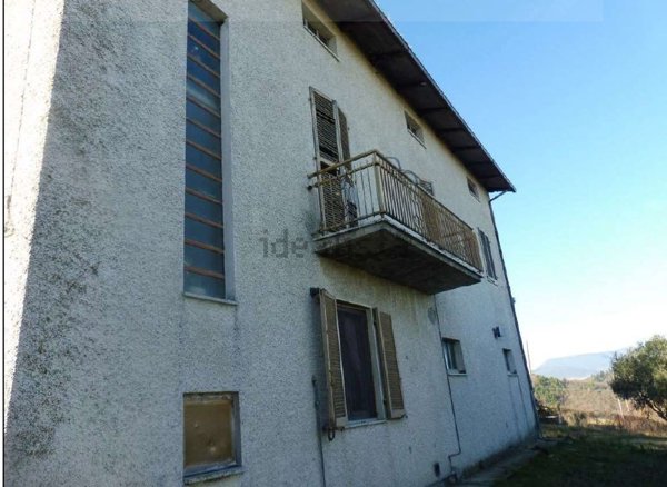 casa indipendente in vendita a San Severino Marche in zona Pitino