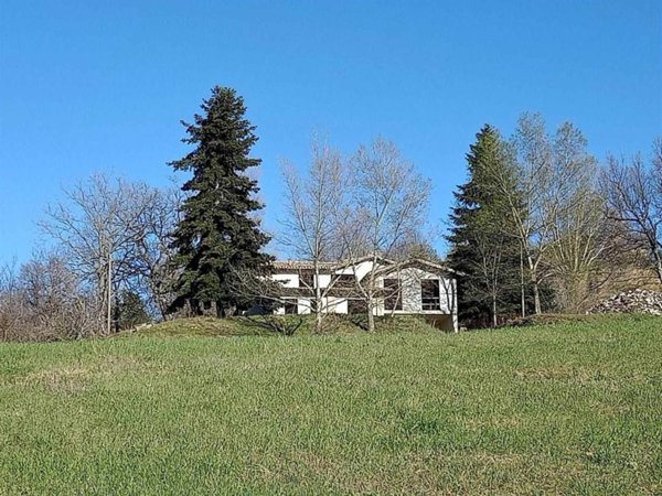 casa indipendente in vendita a San Severino Marche in zona Serralta