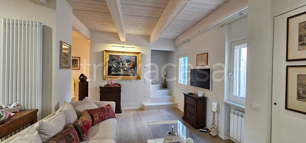 casa indipendente in vendita a San Severino Marche