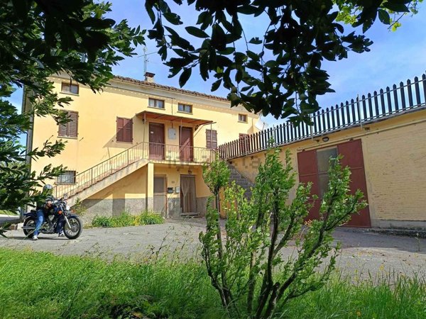 casa indipendente in vendita a San Severino Marche in zona Isola