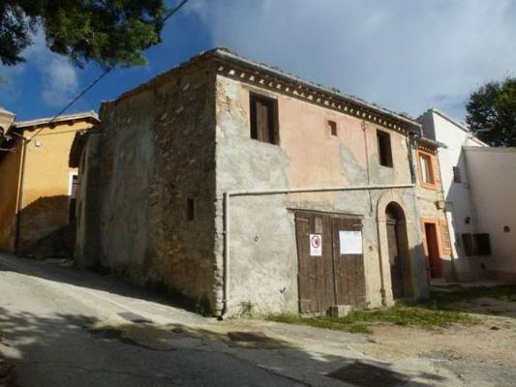 casa indipendente in vendita a San Severino Marche