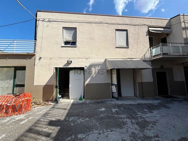 ufficio in vendita a San Severino Marche