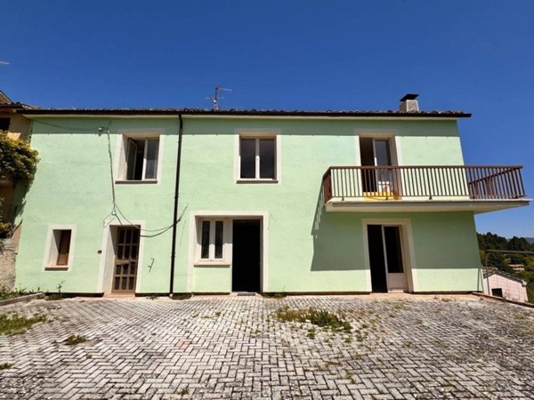 casa indipendente in vendita a San Severino Marche in zona Serripola