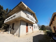 casa indipendente in vendita a San Severino Marche