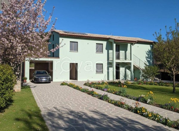 casa indipendente in vendita a San Severino Marche