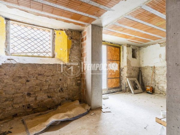 casa indipendente in vendita a San Severino Marche