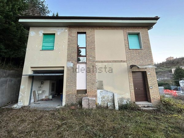 casa indipendente in vendita a San Severino Marche