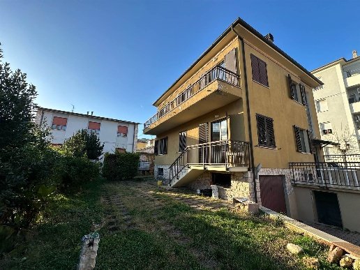 casa indipendente in vendita a San Severino Marche