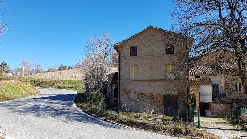 casa indipendente in vendita a San Severino Marche in zona Serralta