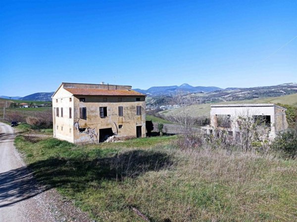 casa indipendente in vendita a San Severino Marche
