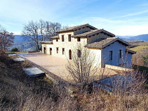 casa indipendente in vendita a San Severino Marche