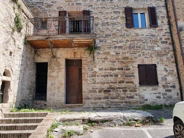 casa indipendente in vendita a San Severino Marche
