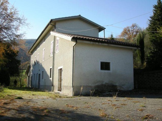 casa indipendente in vendita a San Severino Marche