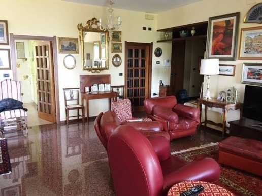 casa indipendente in vendita a San Severino Marche