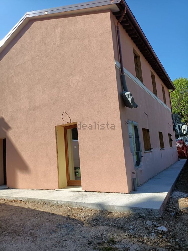 esavano in vendita a San Severino Marche