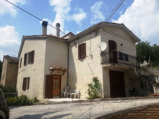 casa indipendente in vendita a San Severino Marche in zona Serripola