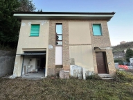 casa indipendente in vendita a San Severino Marche