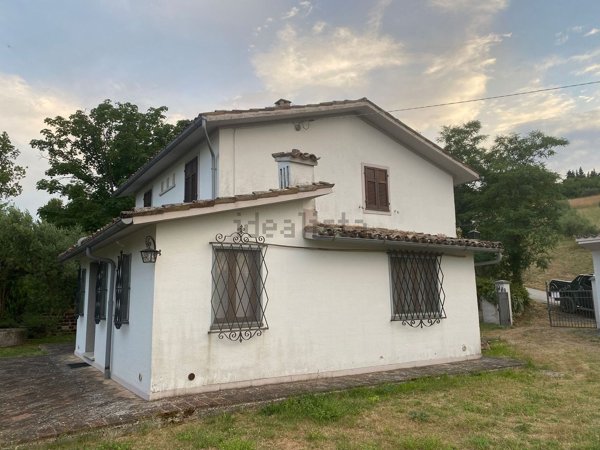 casa indipendente in vendita a San Severino Marche in zona Serripola