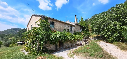 casale in vendita a San Severino Marche
