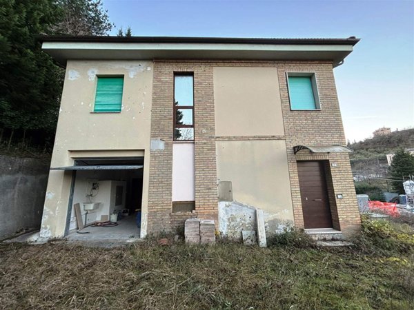 casa indipendente in vendita a San Severino Marche