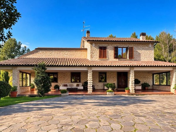 casa indipendente in vendita a San Severino Marche