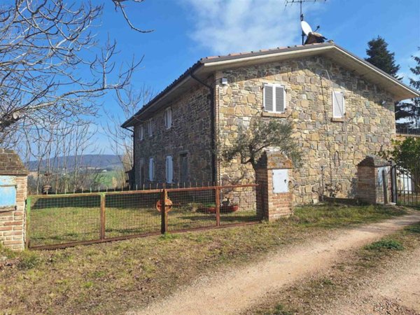 casa indipendente in vendita a San Severino Marche in zona Serralta