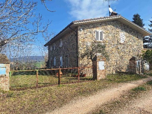 casa indipendente in vendita a San Severino Marche in zona Serralta