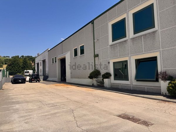 capannone in vendita a San Severino Marche in zona Taccoli