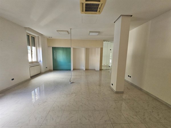 locale commerciale in vendita a San Severino Marche