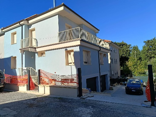 casa indipendente in vendita a San Severino Marche